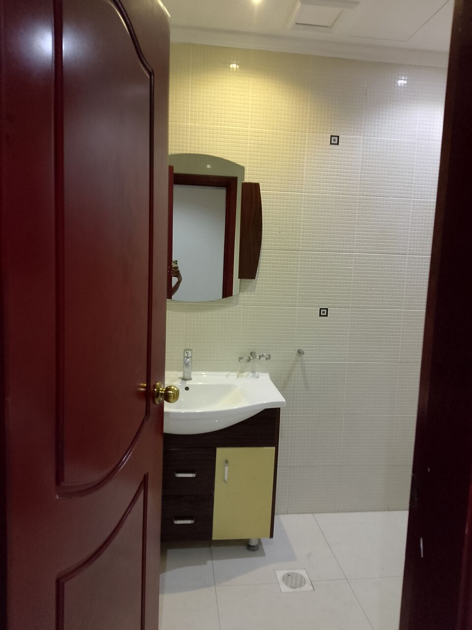 Juffair, Roommates, BHD 150/month,  Furnished,  Looking For  Flatmate. Room Available