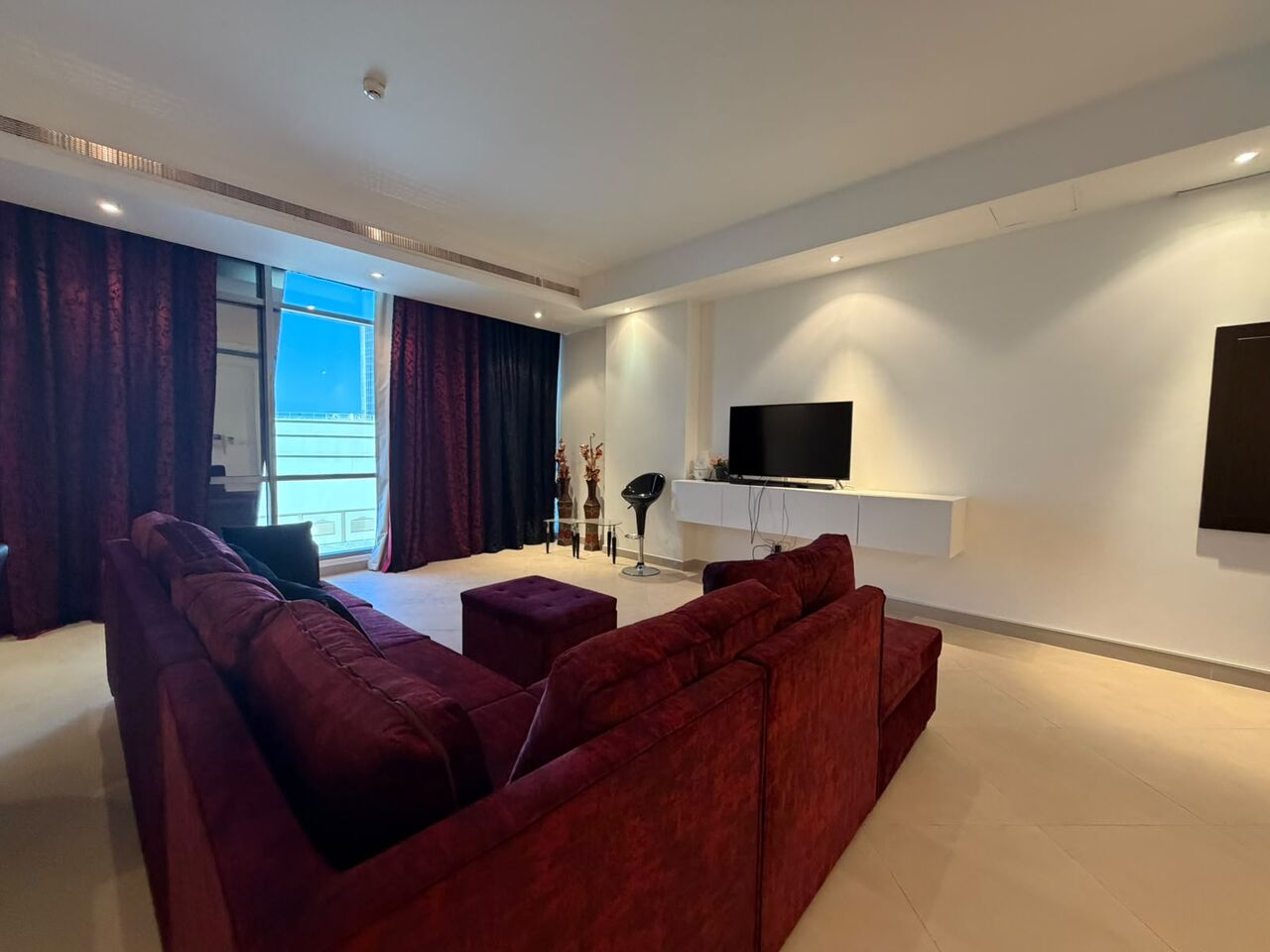 Juffair, Apartments, Flats, Houses & Villas, BHD 550/month,  Furnished,  3 BR,  Apartment For Rent In Juffair | Spacious Layout | Pool & Gym