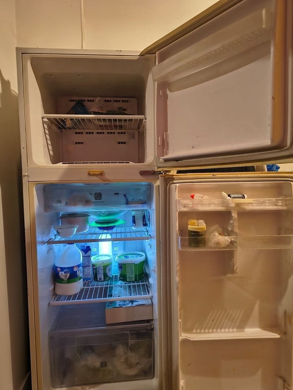 Riyadh, Appliances, SAR 500,  7 Seater Sofa / Fridge