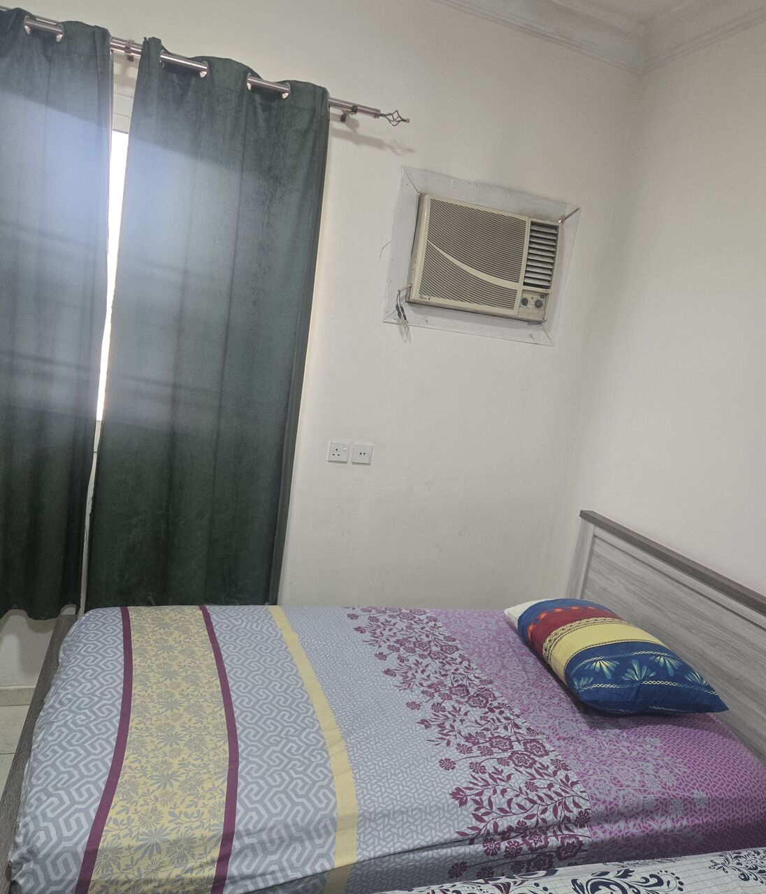 Riyadh, Rooms for Rent, SAR 1400/month,  Furnished Room For Single Executive Bechlor - Malaz Farazdaq Street.