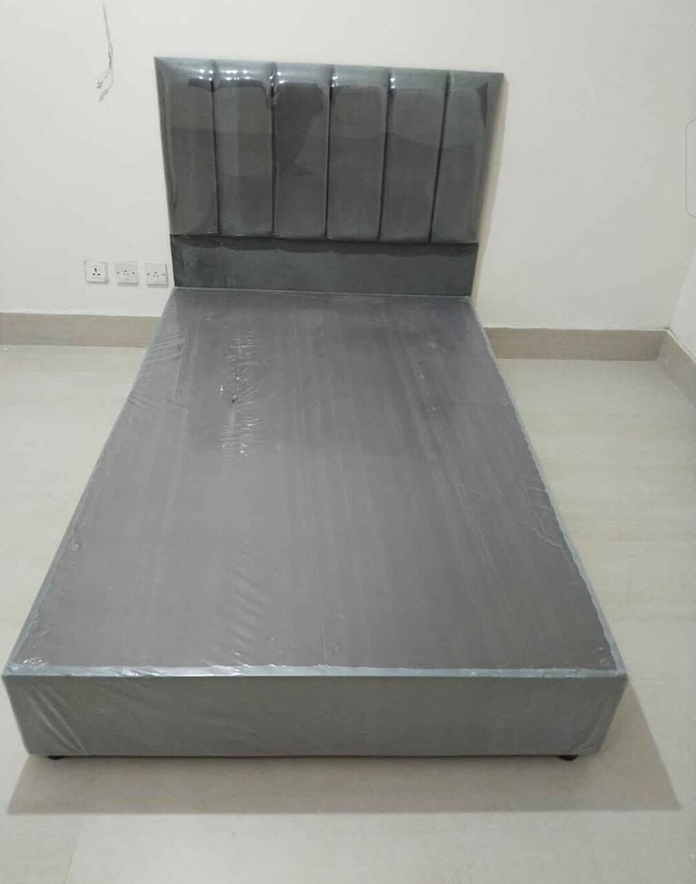 Jeddah, Furniture, SAR 5,  New Medium Size Bed Available In Low Price