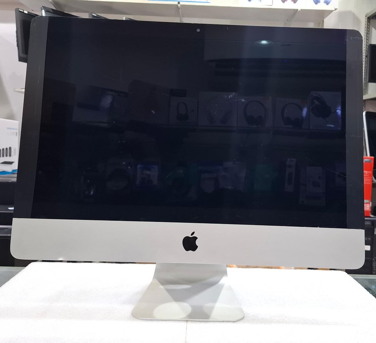 Isa Town, Computers, BHD 55,  APPLE IMAC Core I5 22" Full HD Display 8GB RAM + 1TB HDD NVidia Graphics Card Ready To Use