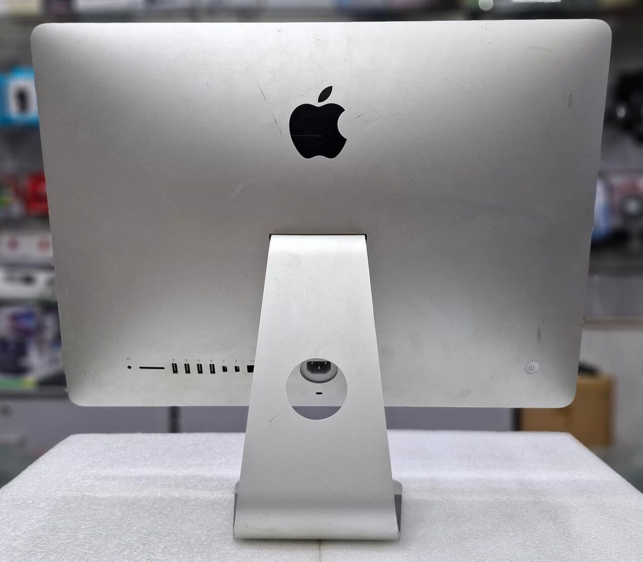 Isa Town, Computers, BHD 55,  APPLE IMAC Core I5 22" Full HD Display 8GB RAM + 1TB HDD NVidia Graphics Card Ready To Use