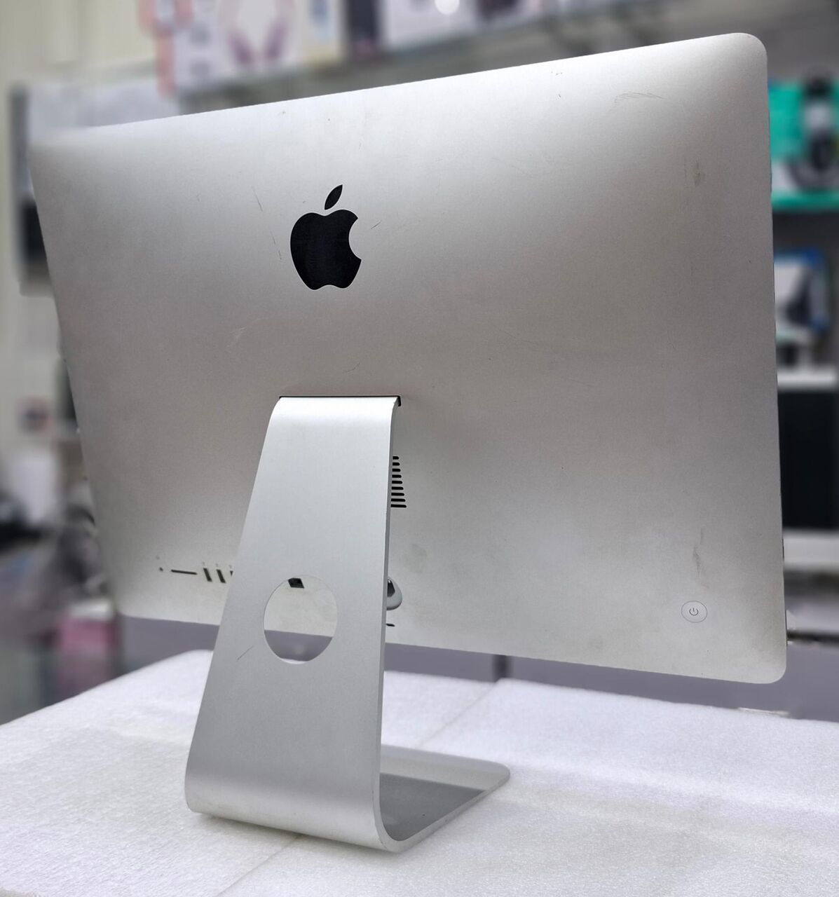 Isa Town, Computers, BHD 55,  APPLE IMAC Core I5 22" Full HD Display 8GB RAM + 1TB HDD NVidia Graphics Card Ready To Use
