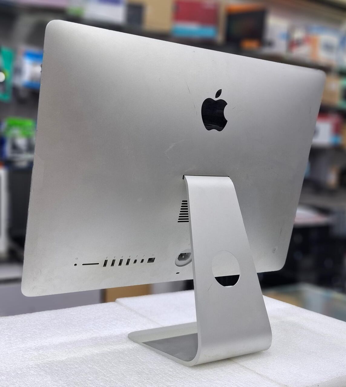 Isa Town, Computers, BHD 55,  APPLE IMAC Core I5 22" Full HD Display 8GB RAM + 1TB HDD NVidia Graphics Card Ready To Use