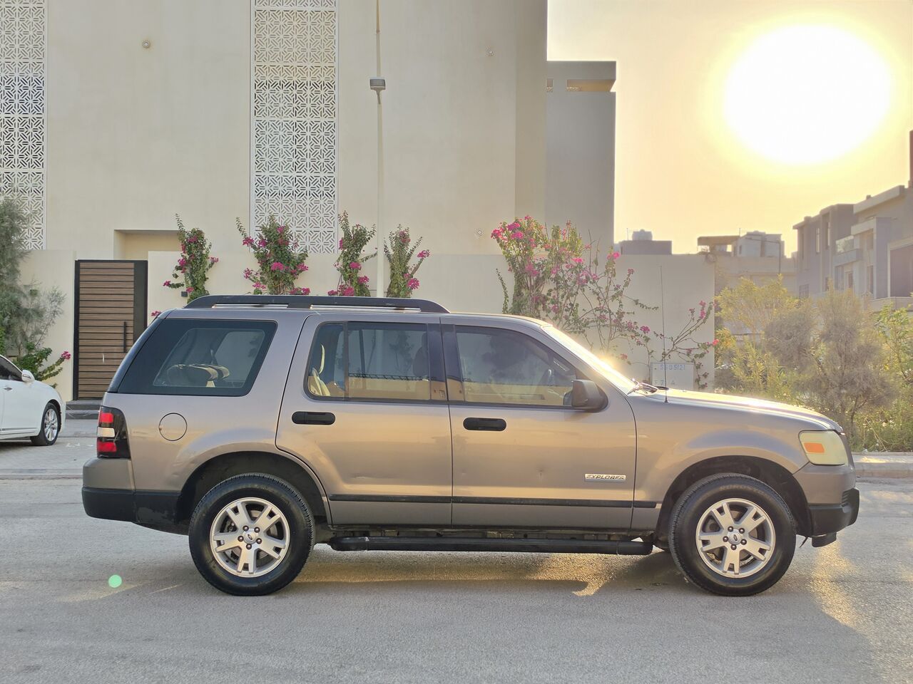 Al Mounsiyah, Vehicles, Cars & Trucks , SAR 20000,  Ford Explorer,  2006,  Automatic,  369860 KM,  SAR 20000, , , , 370000 KM, Model, Good Condition