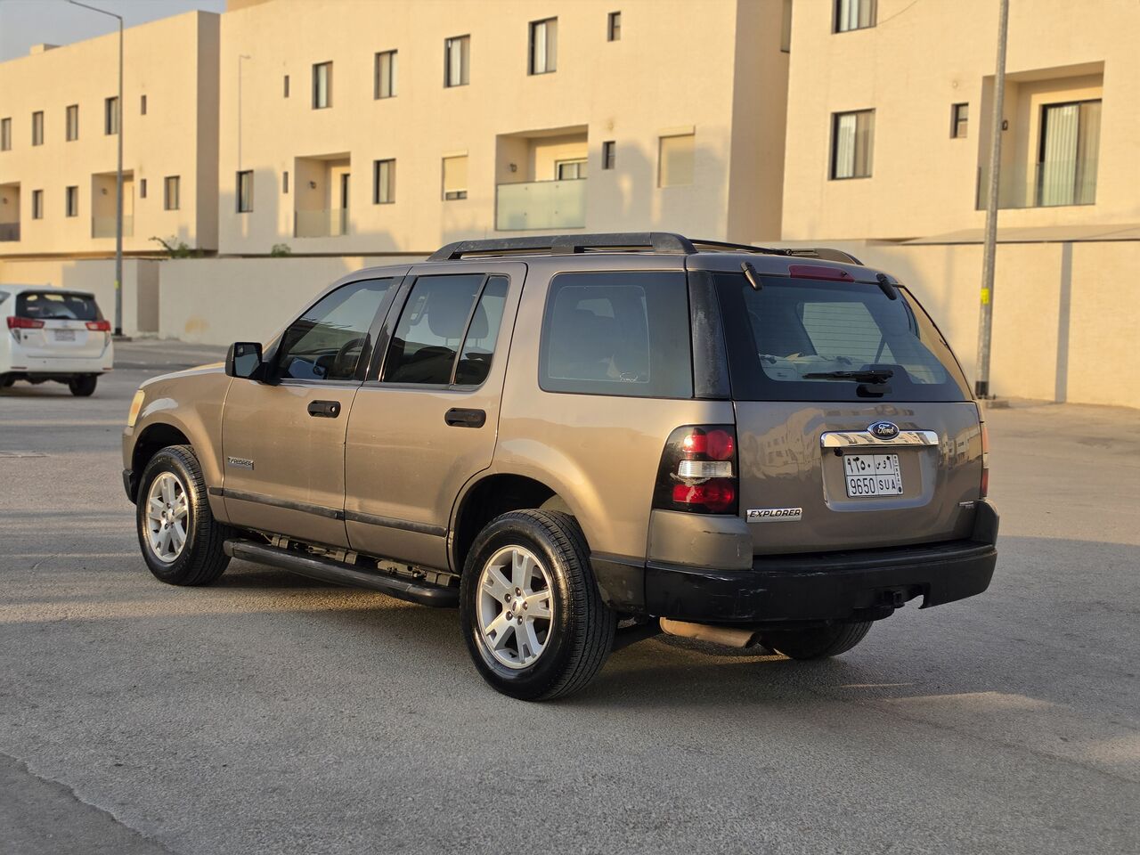 Al Mounsiyah, Vehicles, Cars & Trucks , SAR 20000,  Ford Explorer,  2006,  Automatic,  369860 KM,  SAR 20000, , , , 370000 KM, Model, Good Condition