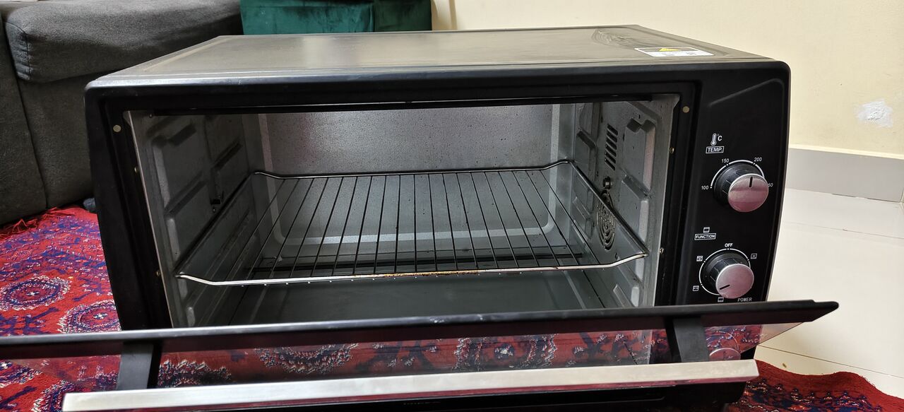Riyadh, Appliances, SAR 250,  Sparingly Used Electric Oven For Sale