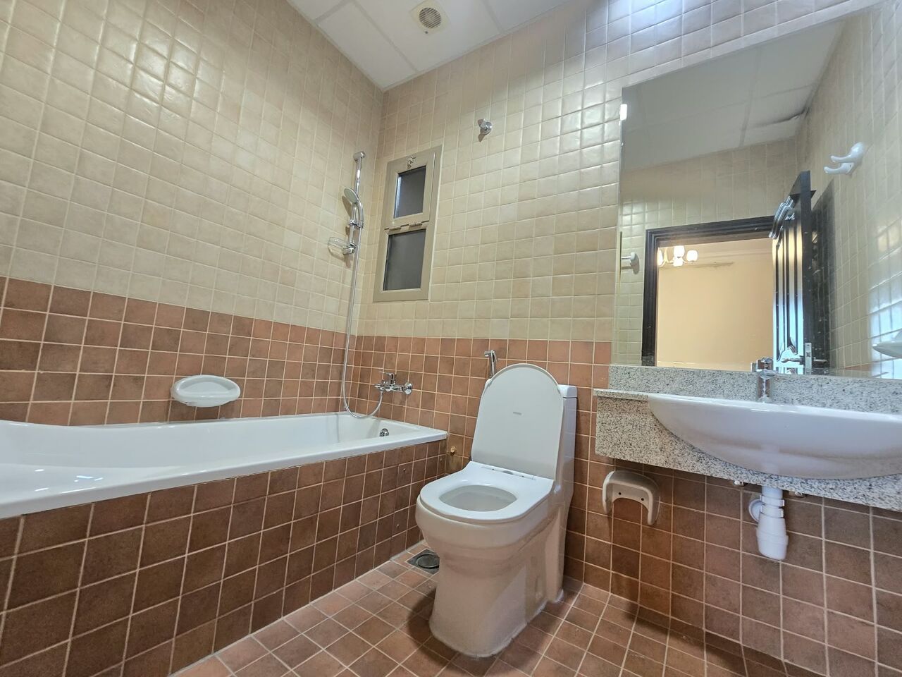 Manama, Apartments, Flats, Houses & Villas, BHD 320/month,  2 BR,  2 Bedroom Semi Furnished With Ewa