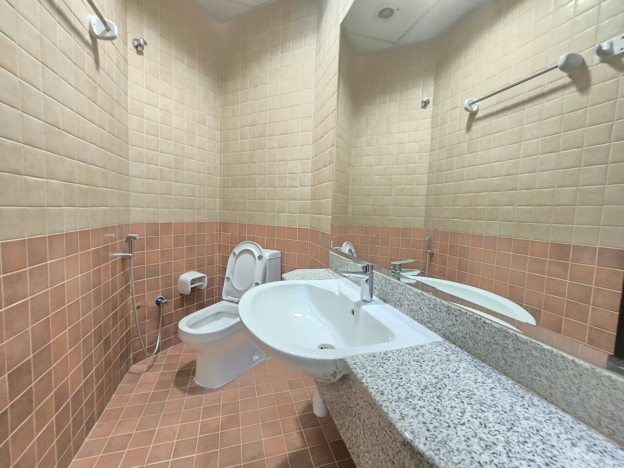 Manama, Apartments, Flats, Houses & Villas, BHD 320/month,  2 BR,  2 Bedroom Semi Furnished With Ewa