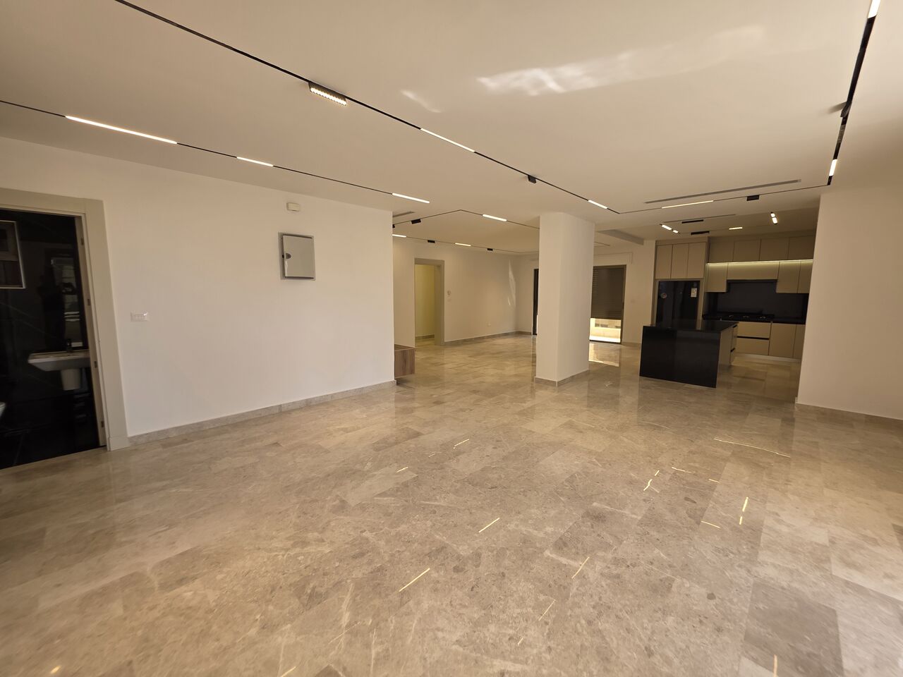 Amman, Apartments, Flats, Houses & Villas, JOD 18000/year,  3 BR,  Semi Furnished 3B Apart With Baconlies In Der Ghbar 00962777688956