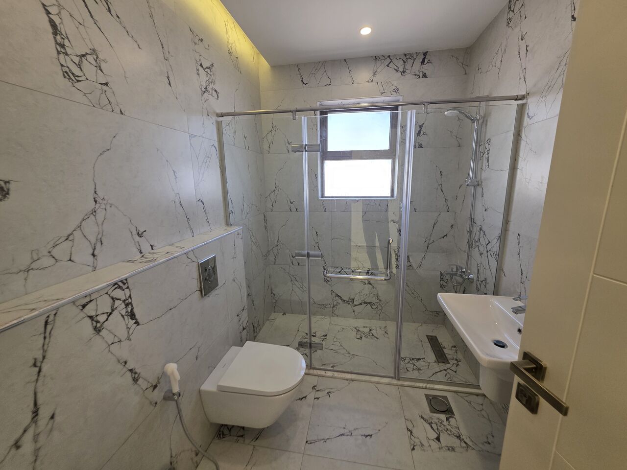Amman, Apartments, Flats, Houses & Villas, JOD 18000/year,  3 BR,  Semi Furnished 3B Apart With Baconlies In Der Ghbar 00962777688956