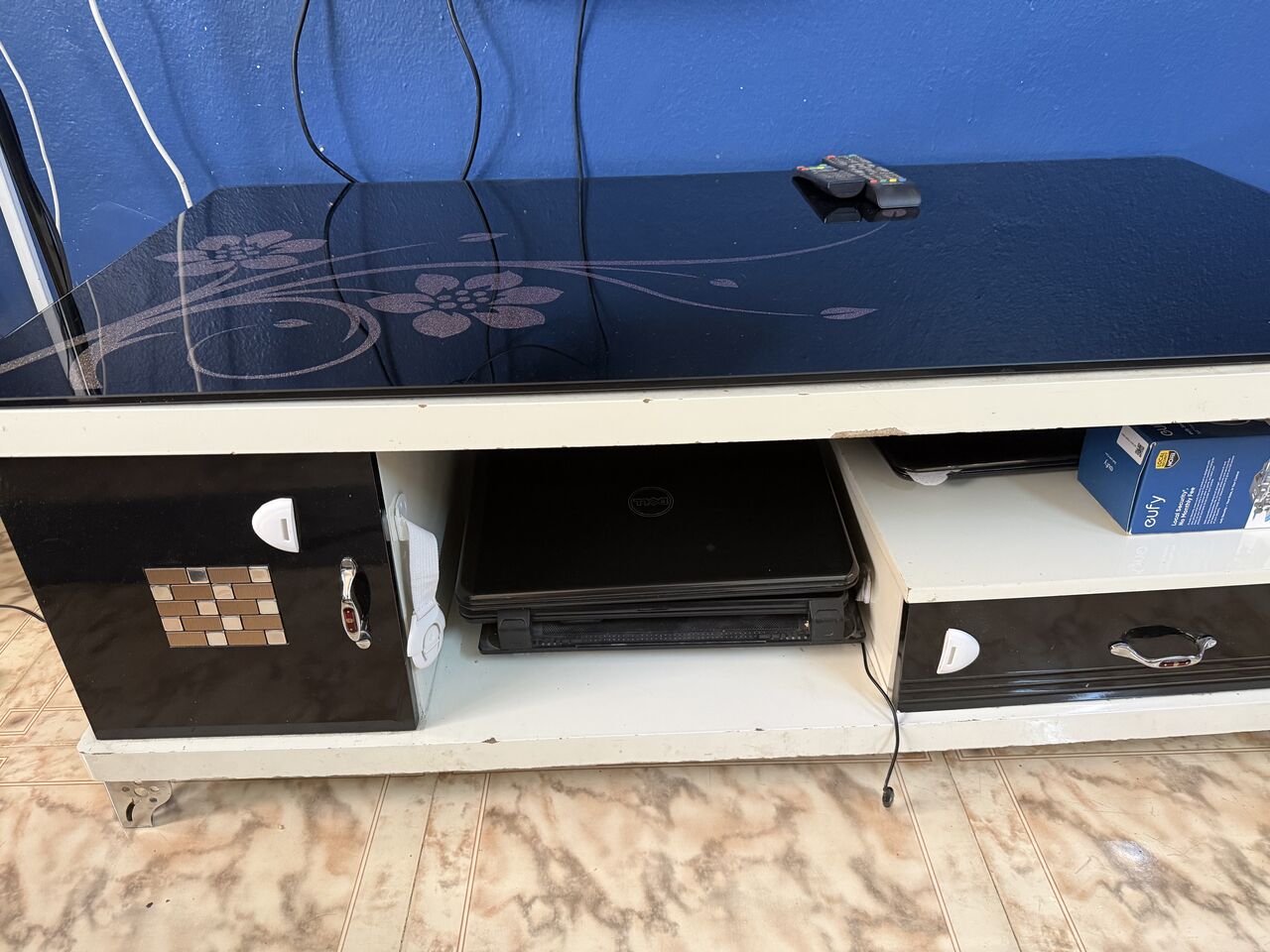 Riyadh, Furniture, SAR 110,  TV Unit For Sale &ndash; Unit In Good Condition