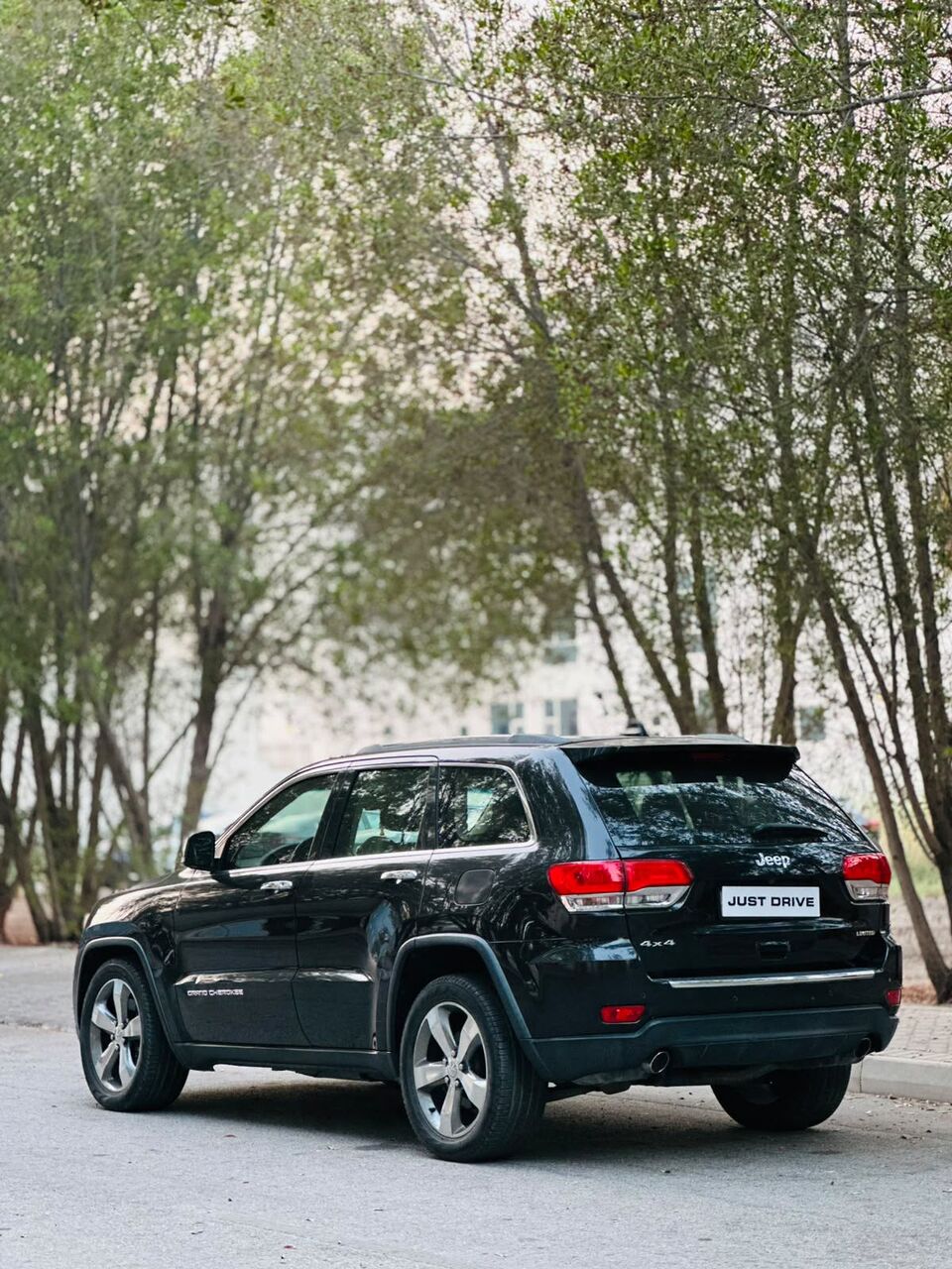 Segaya, Vehicles, Cars & Trucks , BHD 3950,  Jeep Grand Cherokee,  2014,  Automatic,  140000 KM,    MODEL FULL OPTION MODEL WITH PANORAMIC SUNROOF 35400768