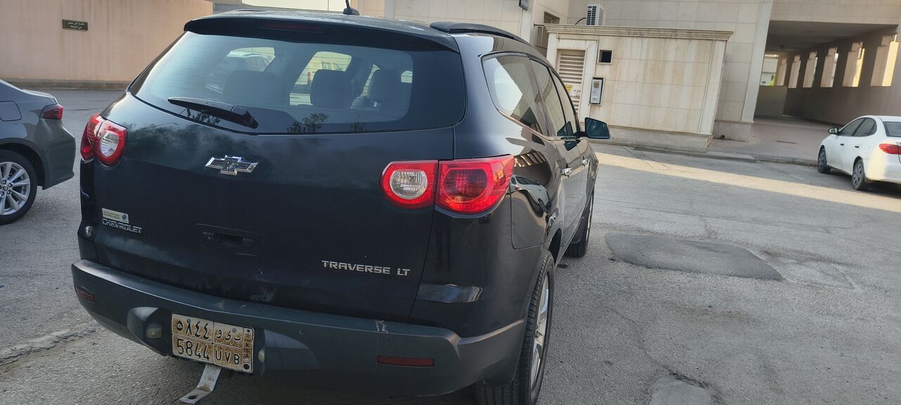 Riyadh, Vehicles, Cars & Trucks , SAR 12500,  Chevrolet Traverse,  2010,  Automatic,  300000 KM,   Lt : Price 12500