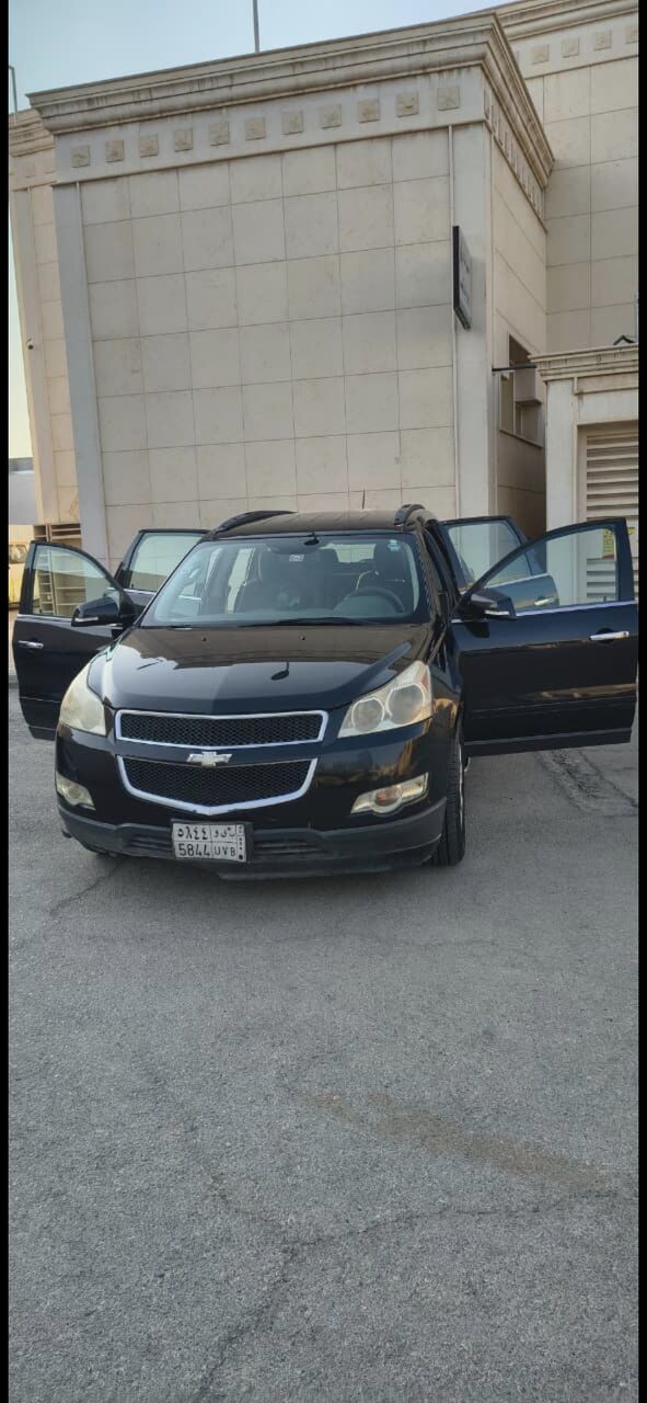 Riyadh, Vehicles, Cars & Trucks , SAR 12500,  Chevrolet Traverse,  2010,  Automatic,  300000 KM,   Lt : Price 12500
