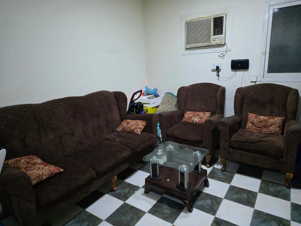 Riyadh, Free Items, 5 Seater SOFA In Excellent Condition