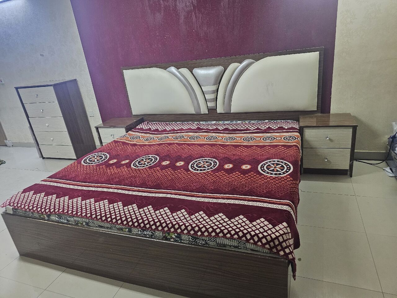 Al Badiyah, Furniture, SAR 1400,  Urgent Sale: Sofa And Complete Bed Set With Cupboard, Side Table, And Dressing  0510075206