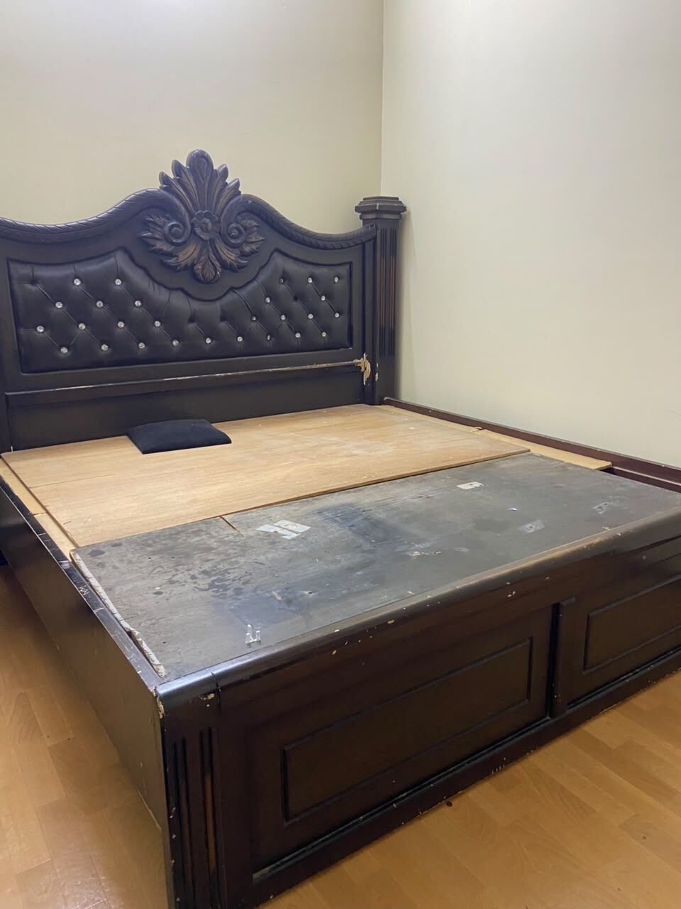 Gudaibiya, Furniture, BHD 18,  King Size Bed Without Mattress