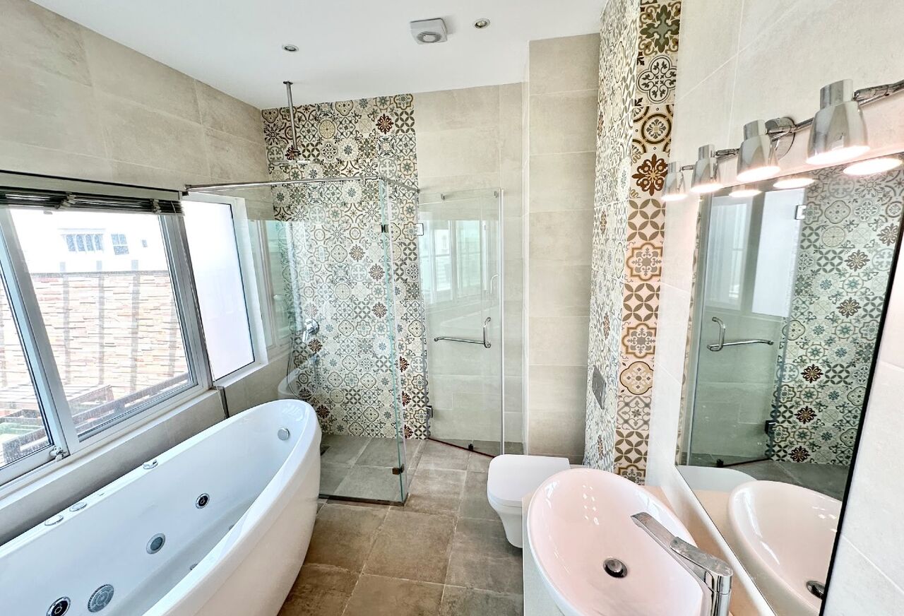 Manama, Villas, BHD 800,  Family Villa In Amwaj | 3 Masters + Jacuzzi