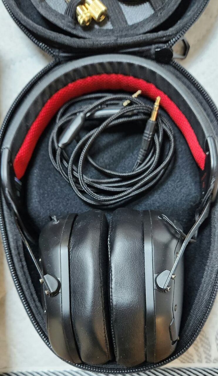 Al Jubail Al Balad, Electronics, SAR 750,  Headphone Model V-Moda Crossfade Wireless