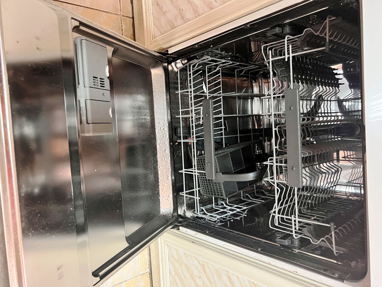 Riffa, Household Items, BHD 50,  Dish Washer, Electrolux