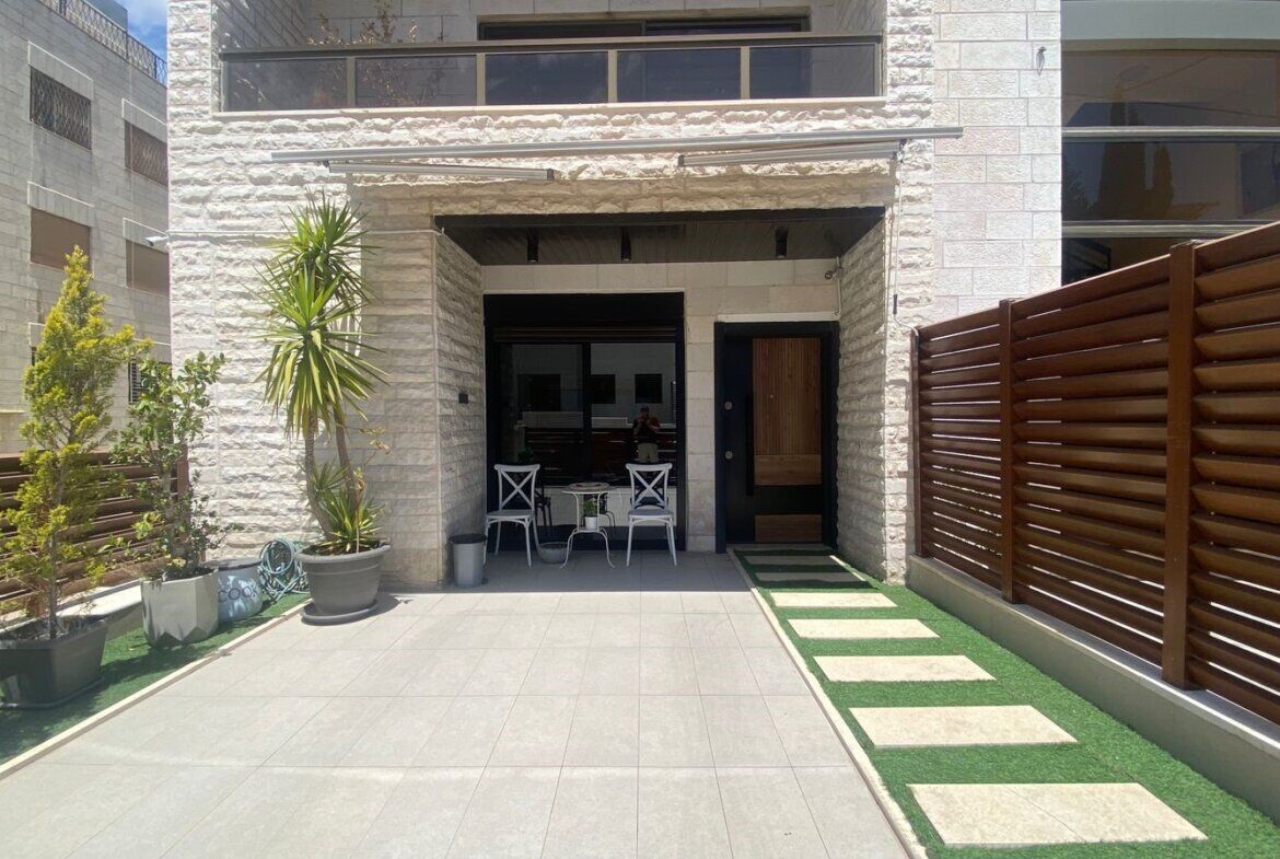 Abdoun, Apts/Flats Wanted, JOD 17000/year,  Furnished,  2 BR,  Abdoun. Where Elegant Living Meets Garden Serenity. ✨