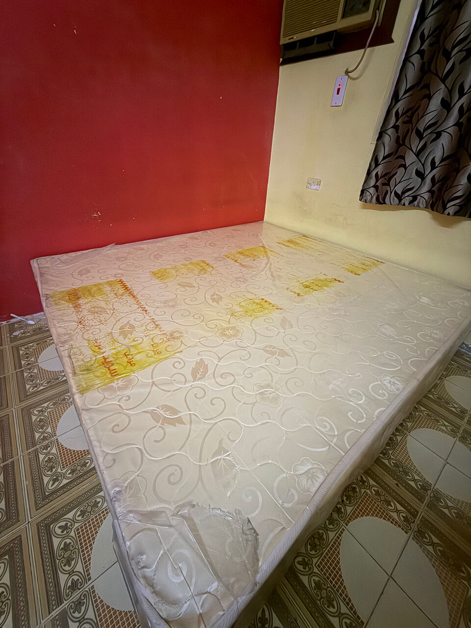 Jeddah, Furniture, SAR 120,  Queen Size Coat And Bed For Sale(0504526570)