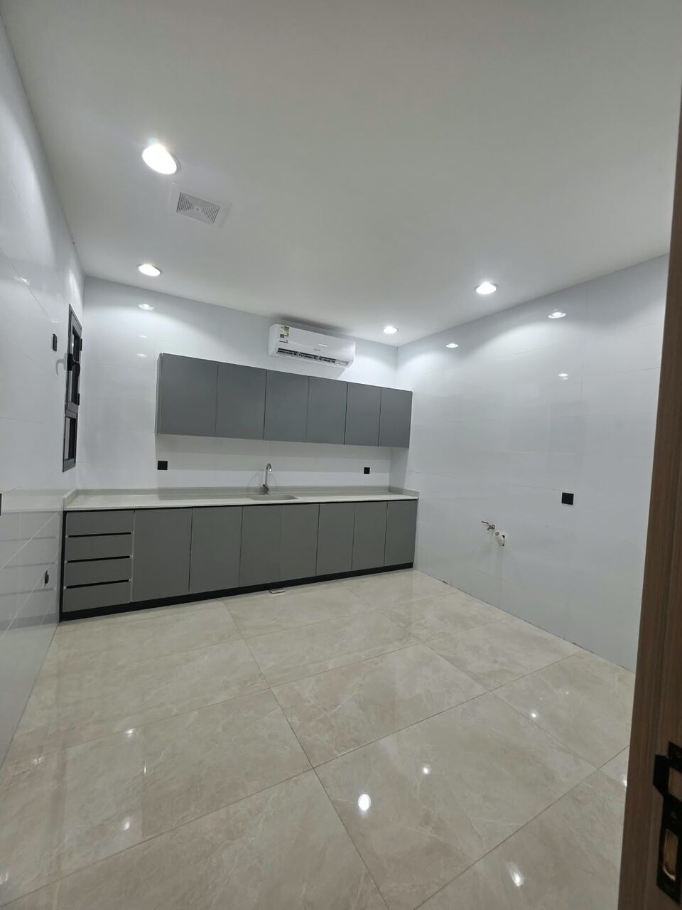 Khobar, Apartments, Flats, Houses & Villas, SAR 26600/year,  2 BR,  Consists Of:- 2 Bedrooms, A Living Room , 2 Bathrooms, And A Kitchen,   Fast Floor, Intern