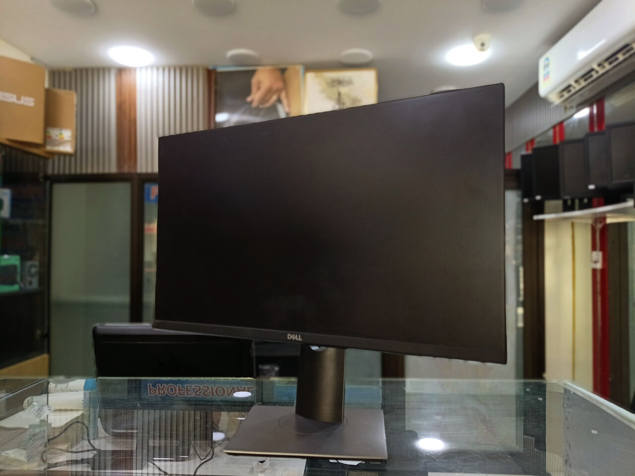 Riffa, Computers, BHD 30,  DELL 24 Inch FULL HD Borderless Monitor 30 BD ONLY