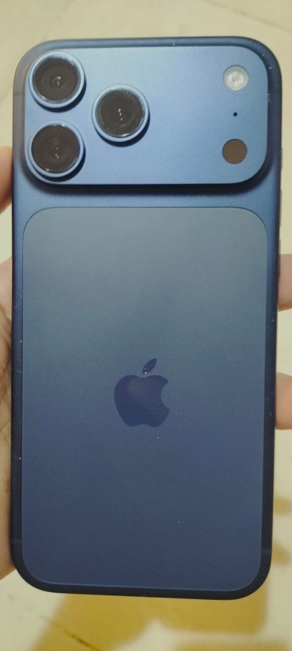 Olaya, Mobile Phones, SAR 4200,  Iphone 17 Pro Max 256 Gb Deep Blue + Three Cases