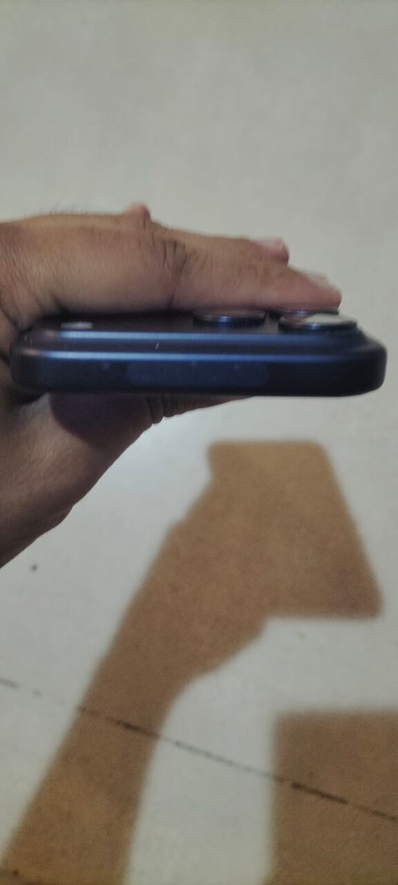 Olaya, Mobile Phones, SAR 4200,  Iphone 17 Pro Max 256 Gb Deep Blue + Three Cases