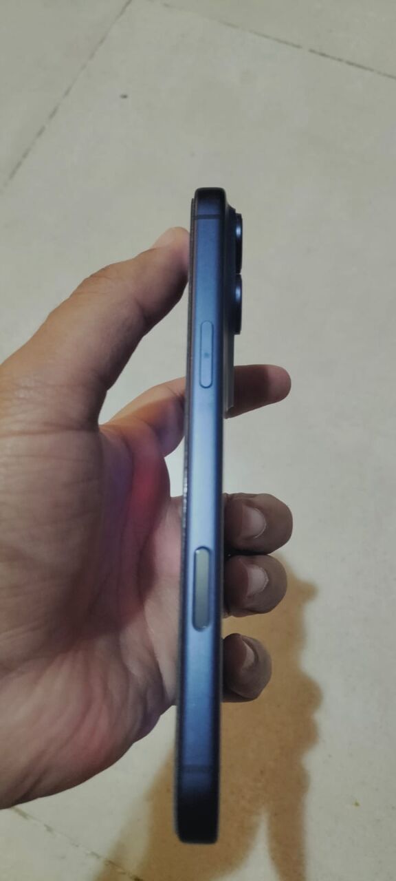Olaya, Mobile Phones, SAR 4200,  Iphone 17 Pro Max 256 Gb Deep Blue + Three Cases