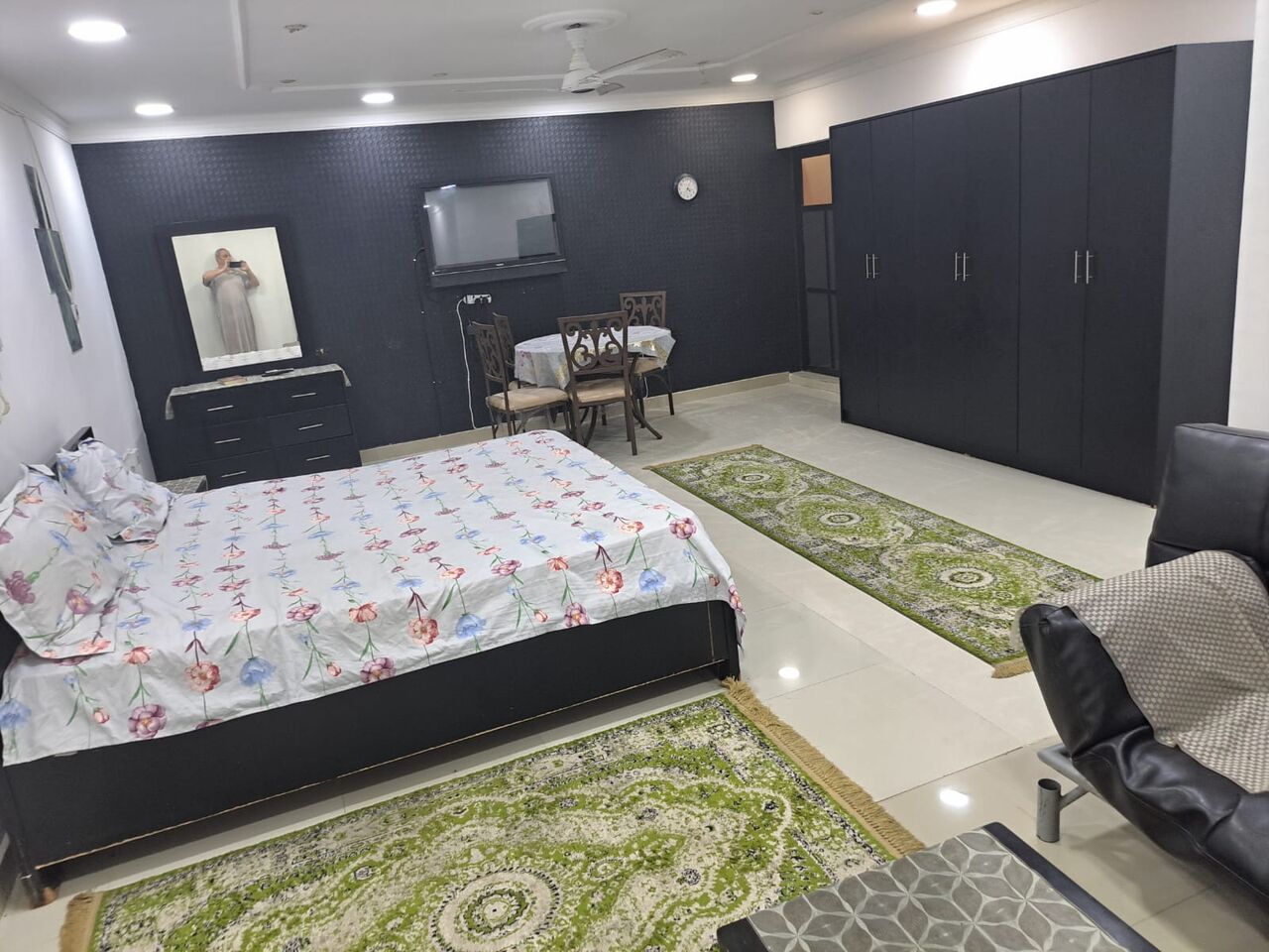 Busaiteen, Apartments, Flats, Houses & Villas, BHD 180/month,  Furnished,  Studio,  60 Sq. Meter,  Studio For Rent In Busaiteen, Fully Furnished. It Consists Of A Room, Bathroom, Living Are