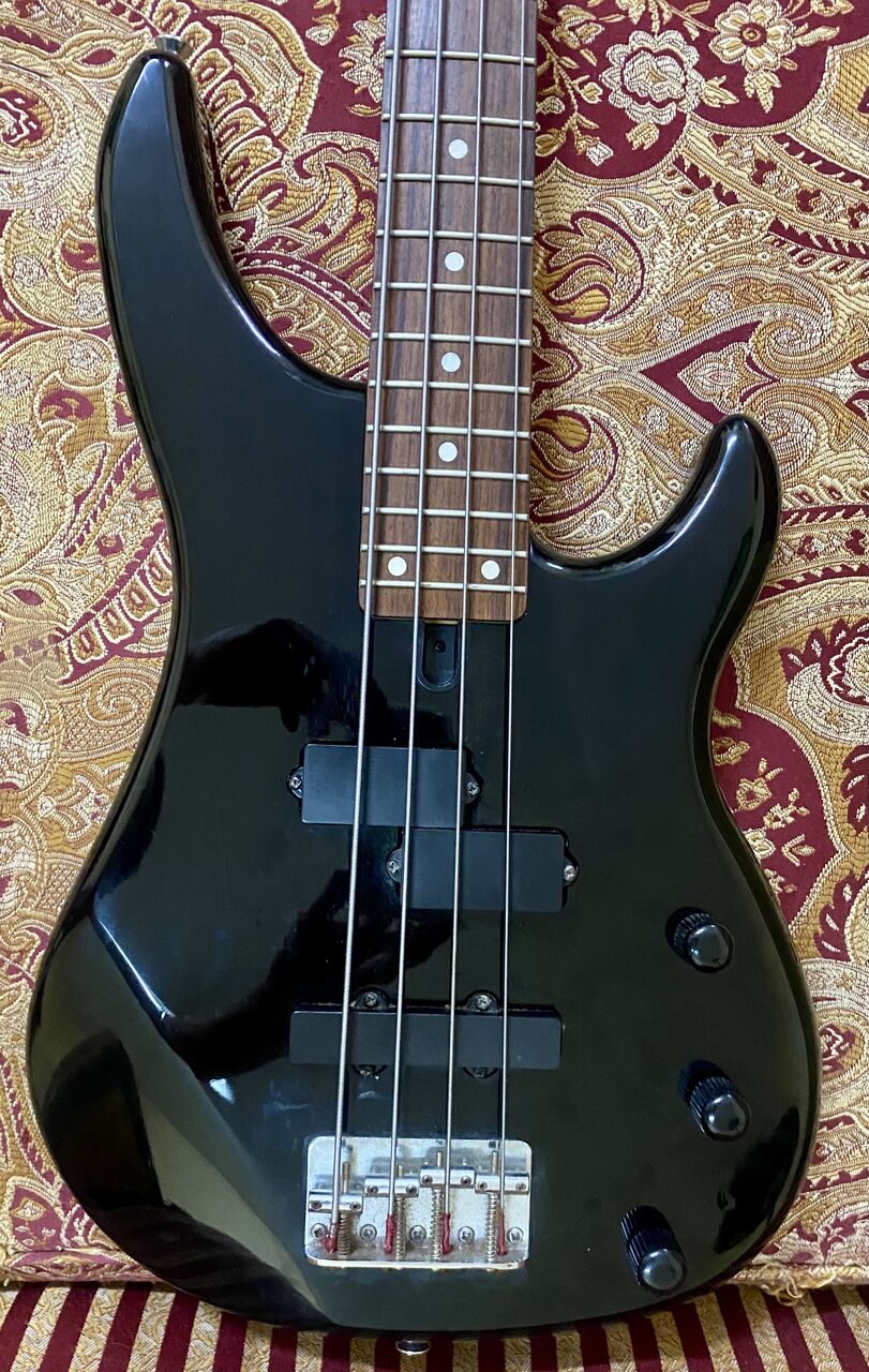 Riyadh, Musical Instruments, SAR 700,  Bass Guitar Yamaha RBX40 With  Padded Softcase Made In Taiwan