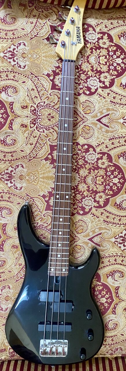 Riyadh, Musical Instruments, SAR 700,  Bass Guitar Yamaha RBX40 With  Padded Softcase Made In Taiwan