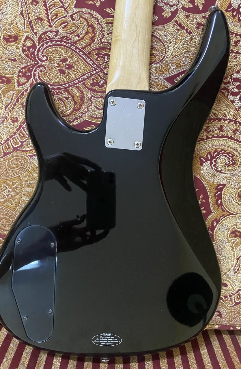 Riyadh, Musical Instruments, SAR 700,  Bass Guitar Yamaha RBX40 With  Padded Softcase Made In Taiwan