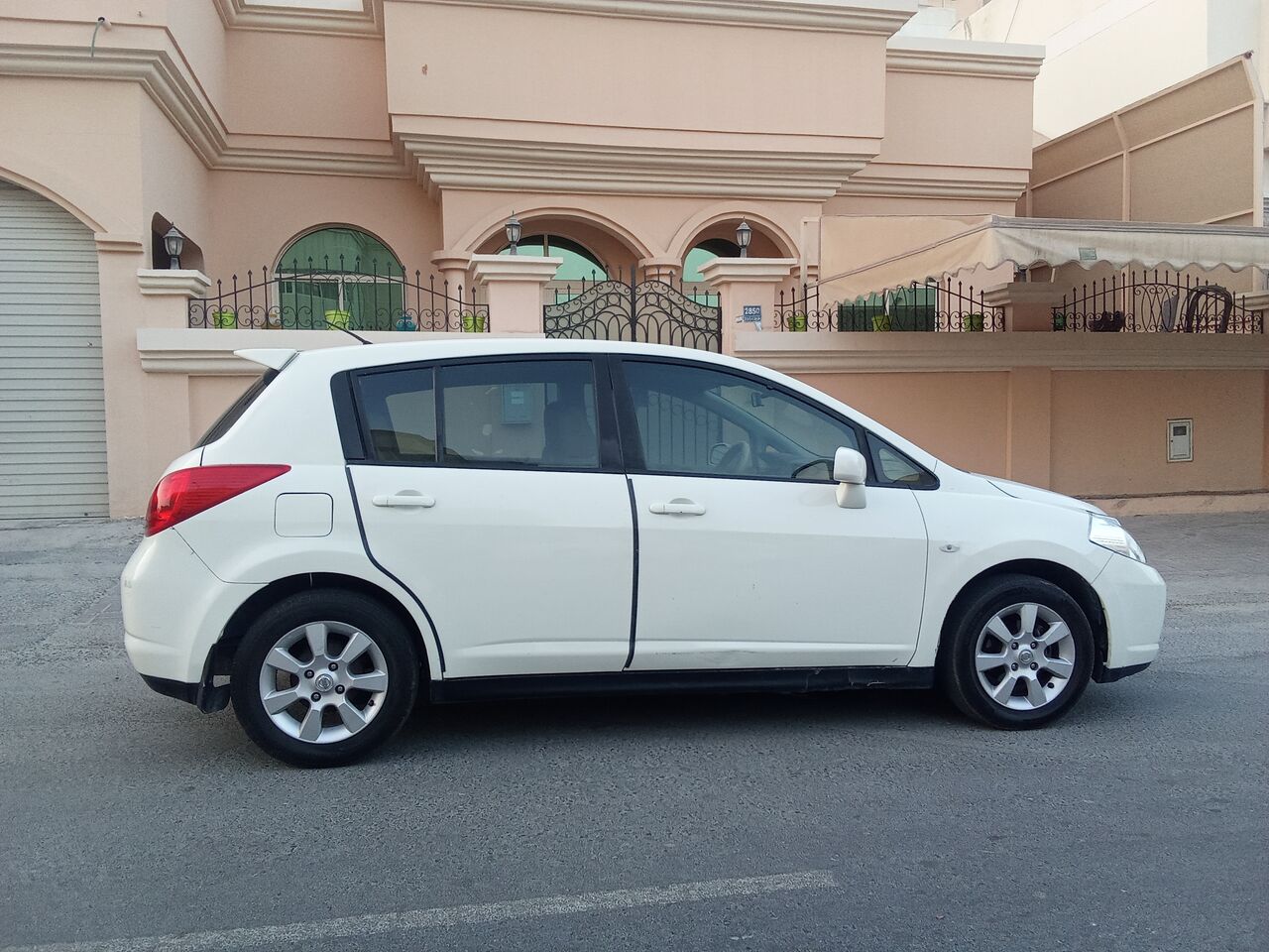 Riffa, Vehicles, Cars & Trucks , BHD 1150,  NISSAN TIIDA,  2008,  Automatic,  300650 KM,  1.6L HATCHBACK CAR IN GOOD CONDITION FOR SALE