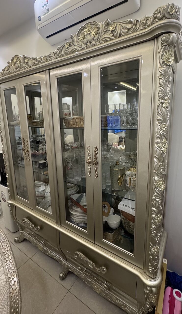 Riyadh, Furniture, SAR 599,  ✨ Elegant Gold Glass Display Hutch – Excellent Condition ✨