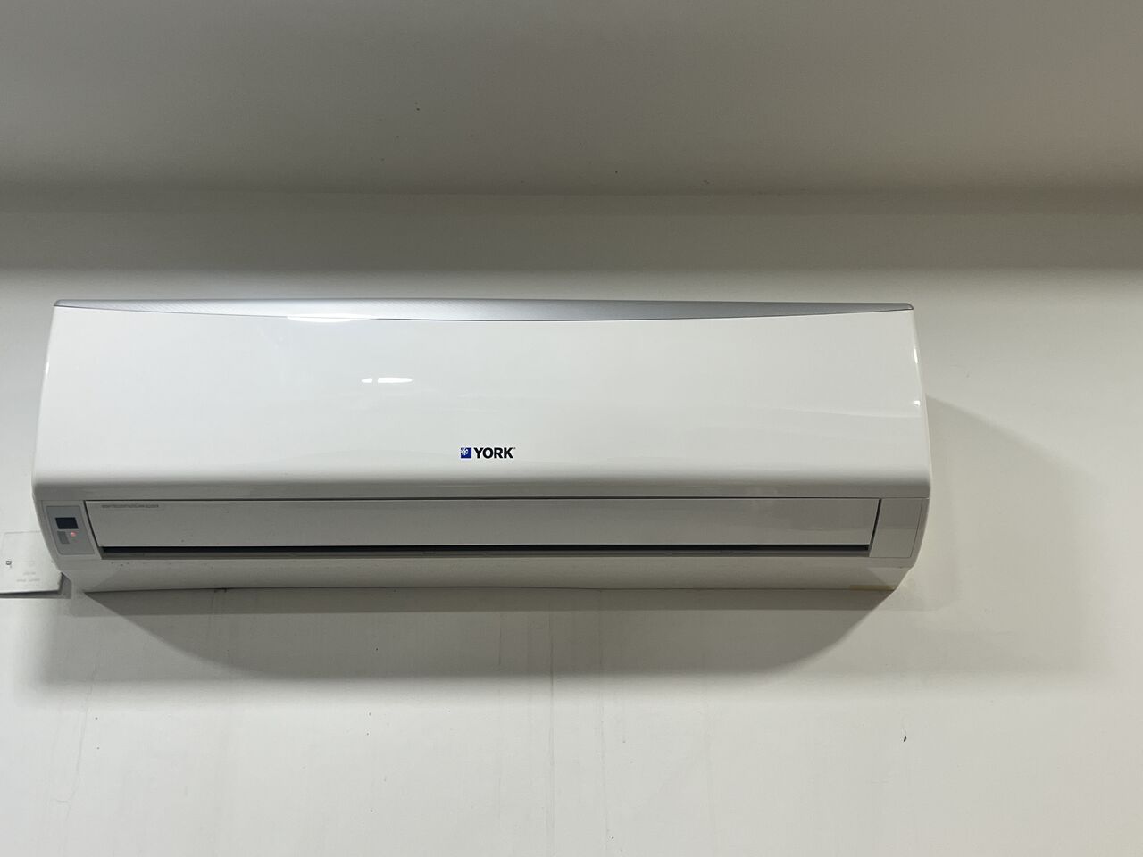 Manama, Air Conditioners, BHD 95,  1 Ton York Air Conditioner For Sale