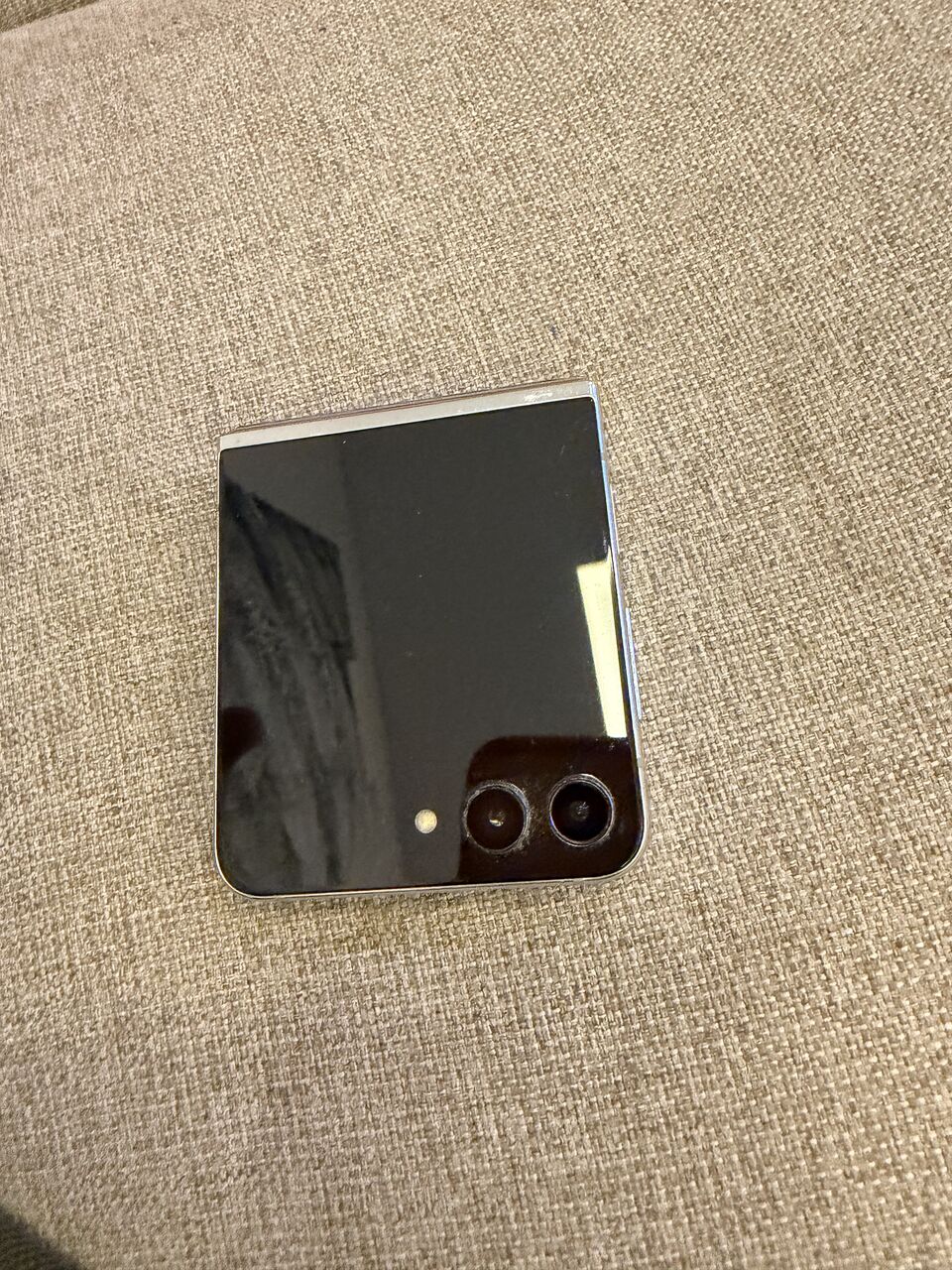 Al Safa, Mobile Phones, SAR 500,  Samsung Flip 5 (screen Need To Be Replaced)