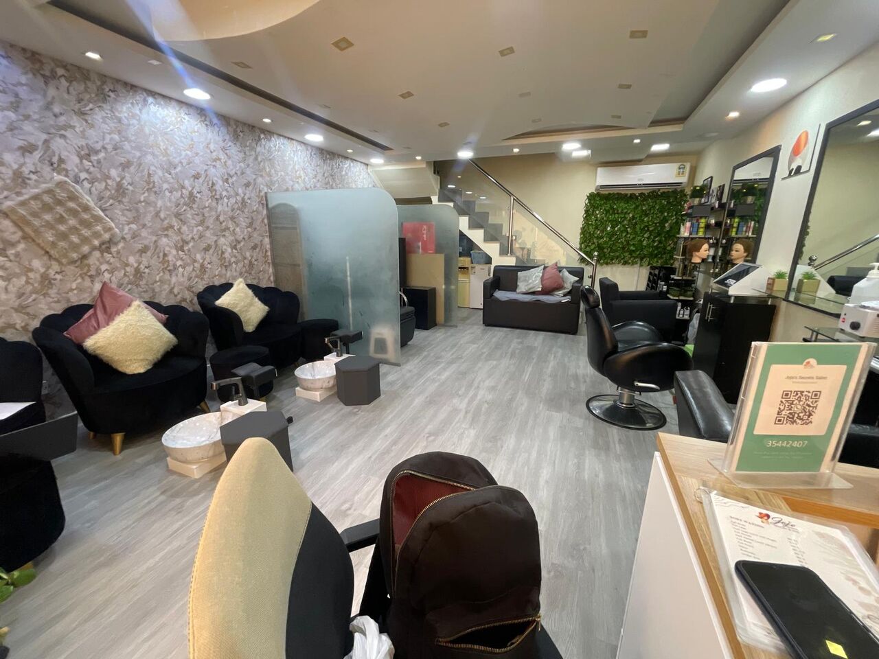 Manama, Shops, BHD 6500,  صالون وسبا نسائي للبيع بالسقية ✨ Fully Operational Ladies Salon & Spa For Sale In