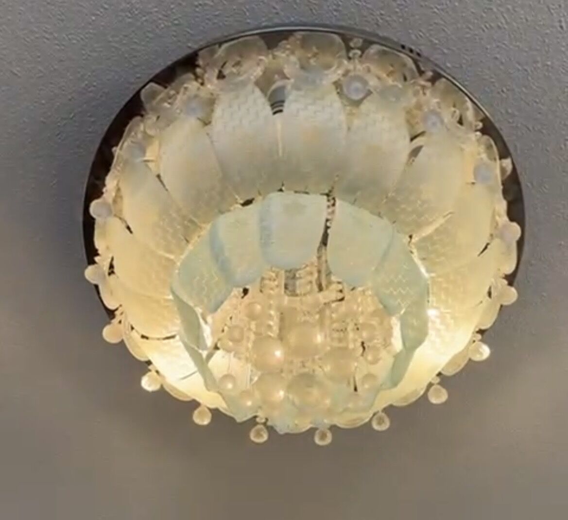 Riyadh, Household Items, SAR 300,  Beautiful Chandeliers With Multiple Changing Lights Function
