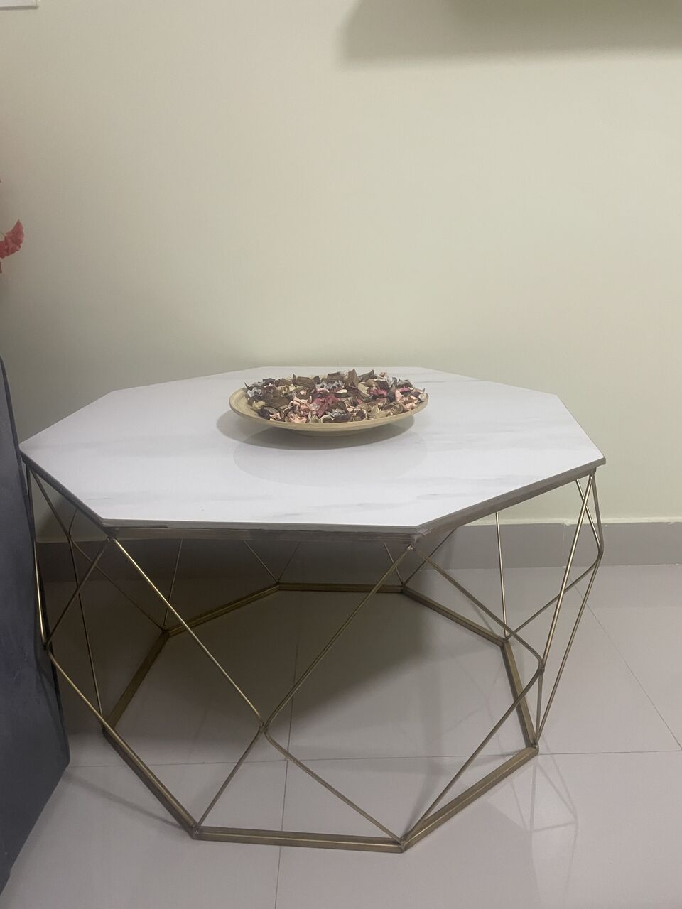 Olaya, Furniture, SAR 75,  Selling Center Table With 4 Small Side Tables