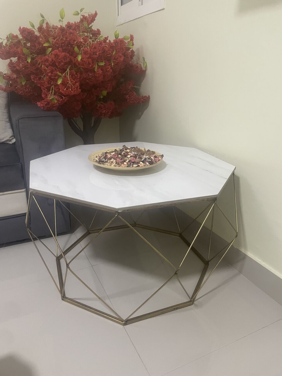 Olaya, Furniture, SAR 75,  Selling Center Table With 4 Small Side Tables