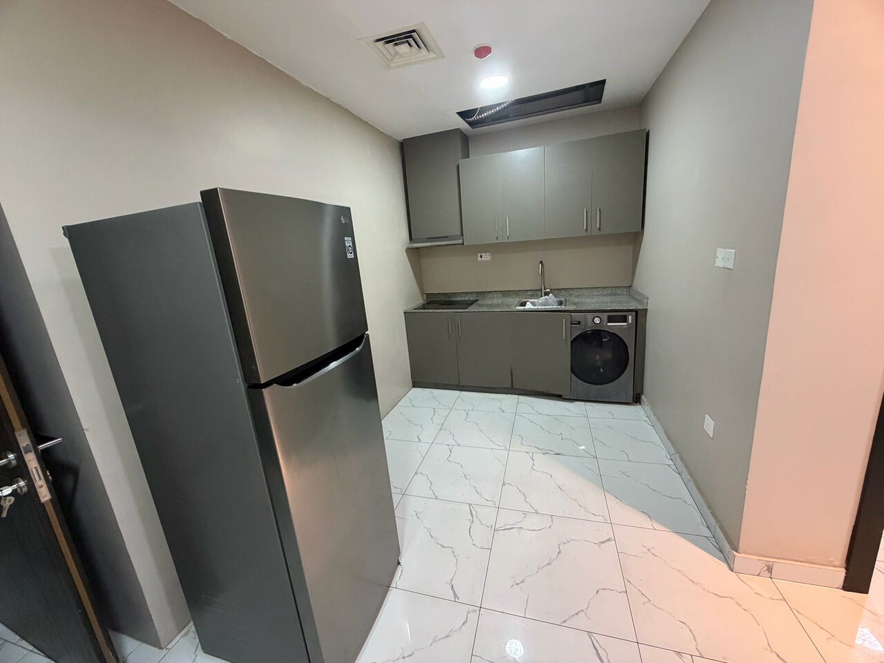 Segaya, Apartments, Flats, Houses & Villas, BHD 250/month,  1 BR,  Fully Furnished Flat For Rent With Ewa