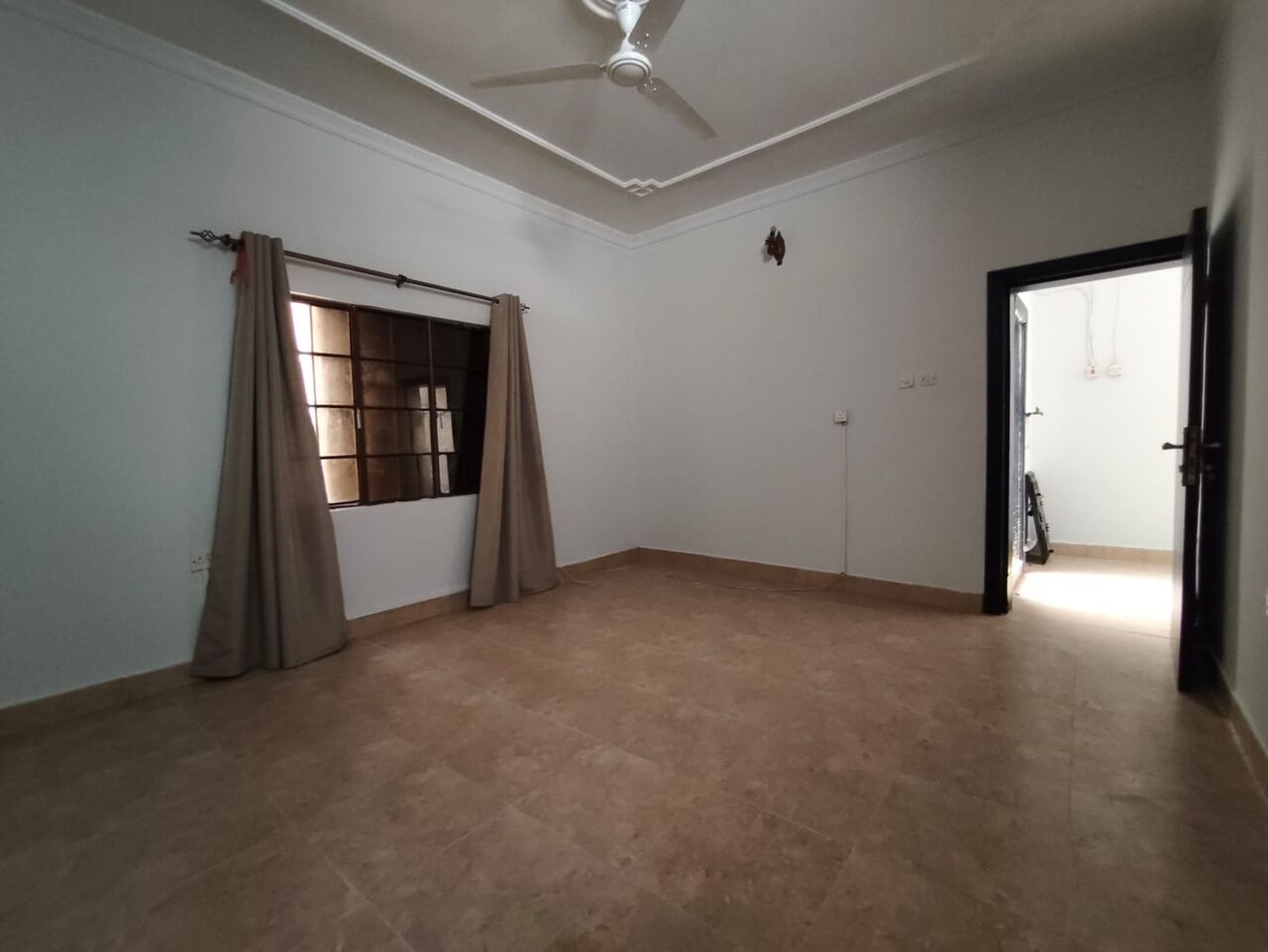 Salmaniya, Apartments, Flats, Houses & Villas, BHD 130/year,  1 BR,  Salmaniya:- Groundfloor 1Bhk Unfurnished Flat On Rent..