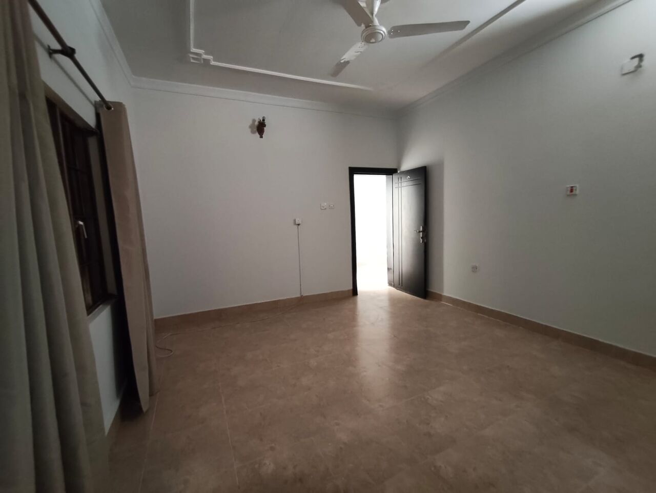 Salmaniya, Apartments, Flats, Houses & Villas, BHD 130/year,  1 BR,  Salmaniya:- Groundfloor 1Bhk Unfurnished Flat On Rent..