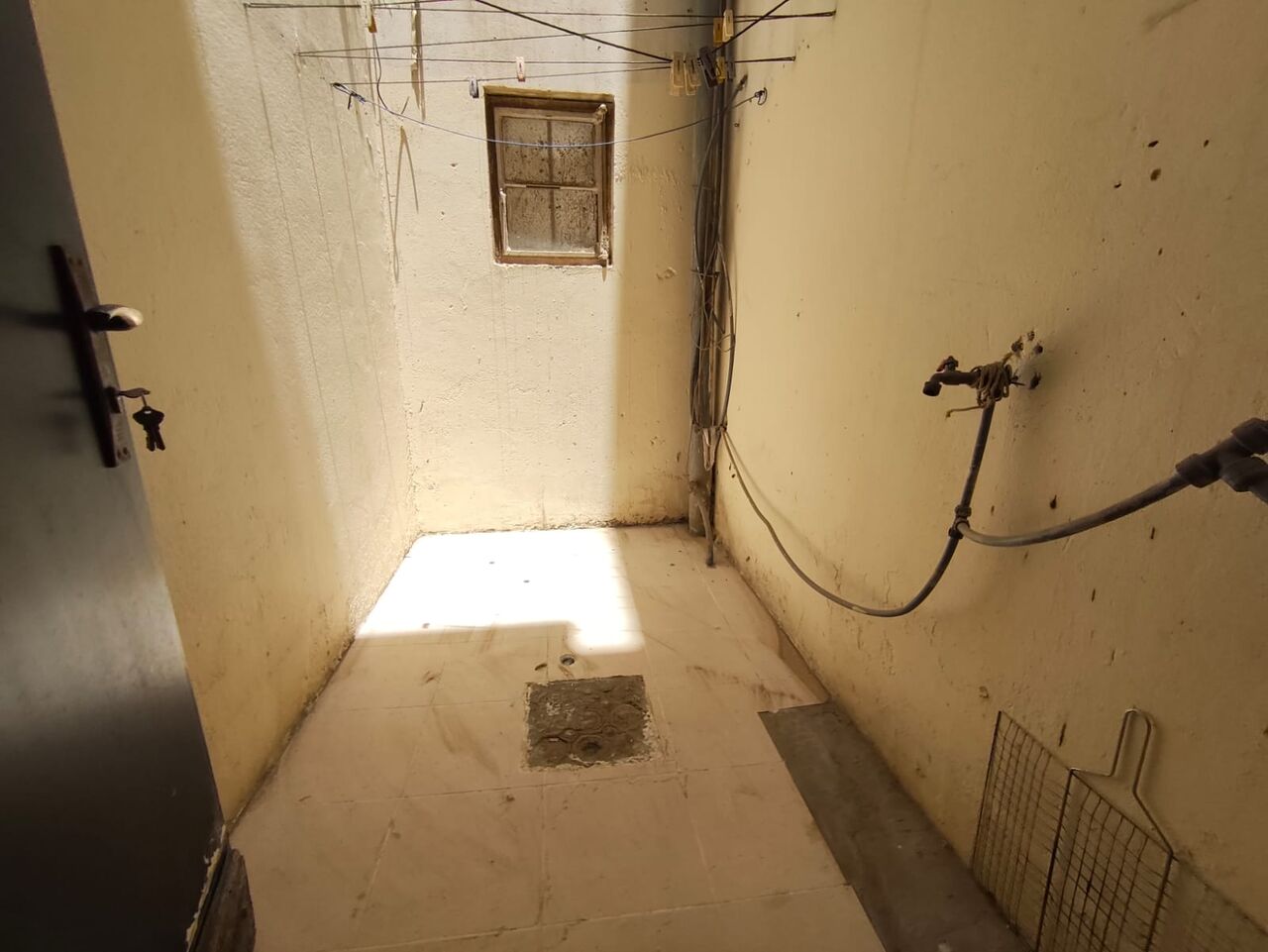 Salmaniya, Apartments, Flats, Houses & Villas, BHD 130/year,  1 BR,  Salmaniya:- Groundfloor 1Bhk Unfurnished Flat On Rent..