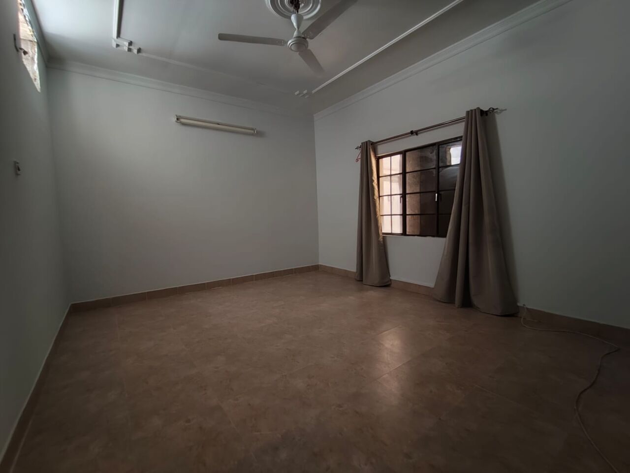Salmaniya, Apartments, Flats, Houses & Villas, BHD 130/year,  1 BR,  Salmaniya:- Groundfloor 1Bhk Unfurnished Flat On Rent..